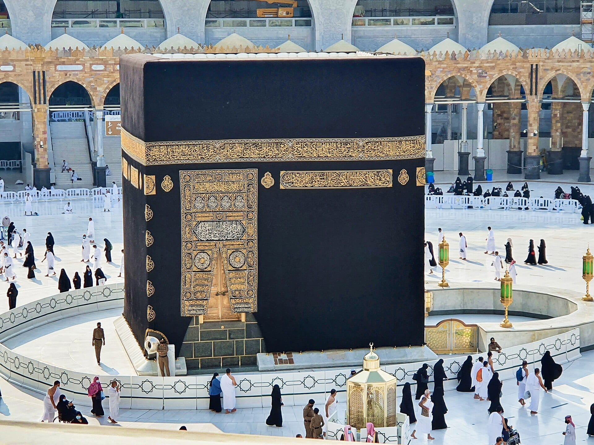 La Kaaba au centre de Masjid al-Haram à La Mecque